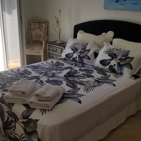 Chambre D'Hote La Petite Maison Du Puits Боллен Екстер'єр фото